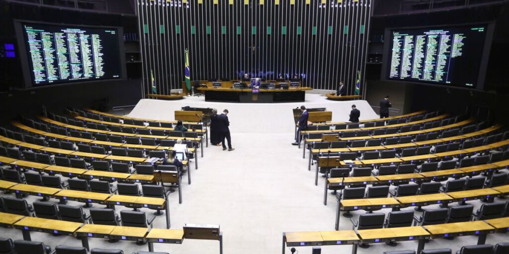 Após Carnaval, Câmara deve analisar projeto que libera emendas canceladas