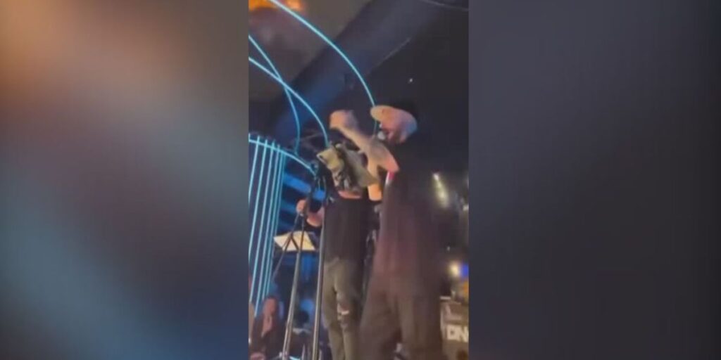 Vídeo mostra momento do início de incêndio em boate na Macedônia do Norte