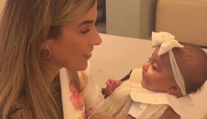 Wanessa abre álbum de fotos com irmã caçula: "Minha princesa"