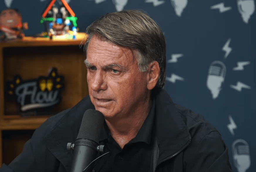 Bolsonaro diz discordar sobre diminuição de idade para Senado e Presidência