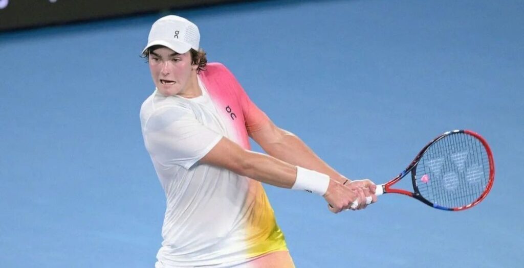 João Fonseca perde posições no ranking da ATP e Tsitsipas volta ao Top 10