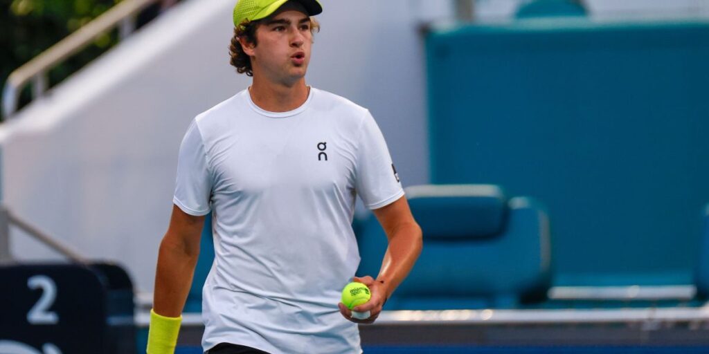 Miami Open: João Fonseca tem mal-estar e partida contra Tien é interrompida