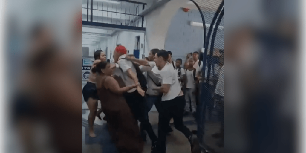 Vídeo: diretora de escola é agredida durante briga de mãe e aluno no RJ
