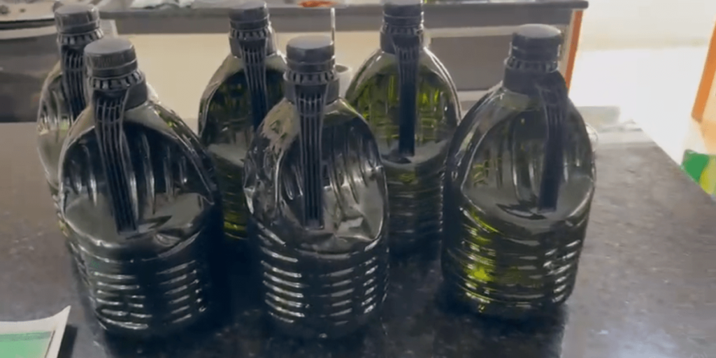 Galões de azeite argentino proibido pela Anvisa são apreendidos em SP