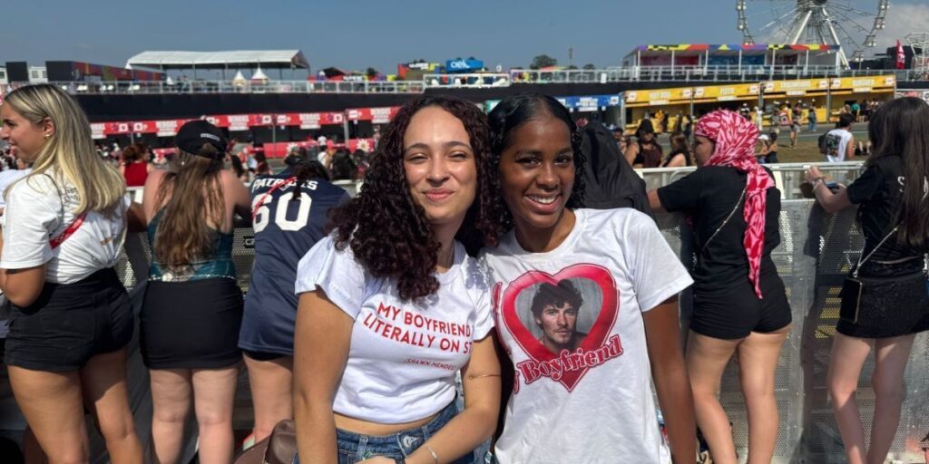 Brilho e camisetas de fãs marcam 2º dia de Lollapalooza 2025