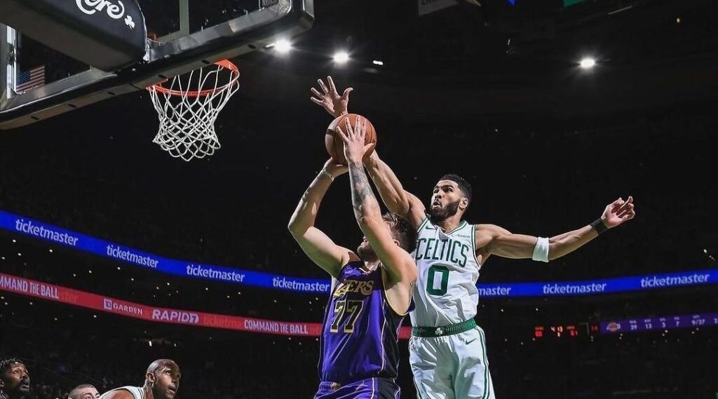 Jayson Tatum brilha com 40 pontos e Celtics derrotam Lakers por 111-101