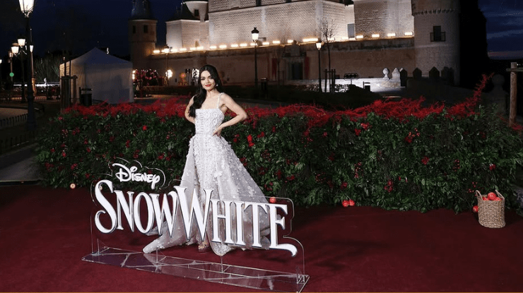 "Branca de Neve": Rachel Zegler canta em "castelo real" do clássico