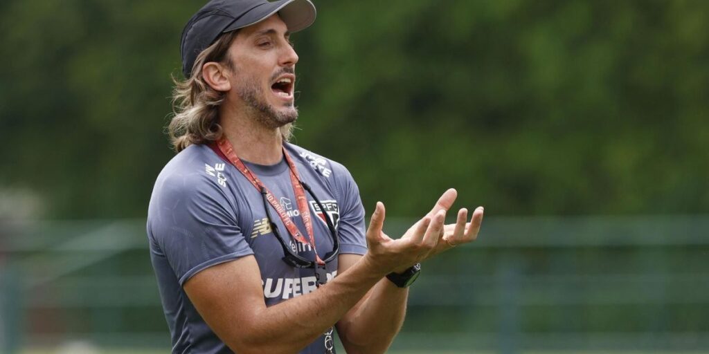 Líder de organizada do São Paulo acusa Muricy e pede cabeça de Zubeldía