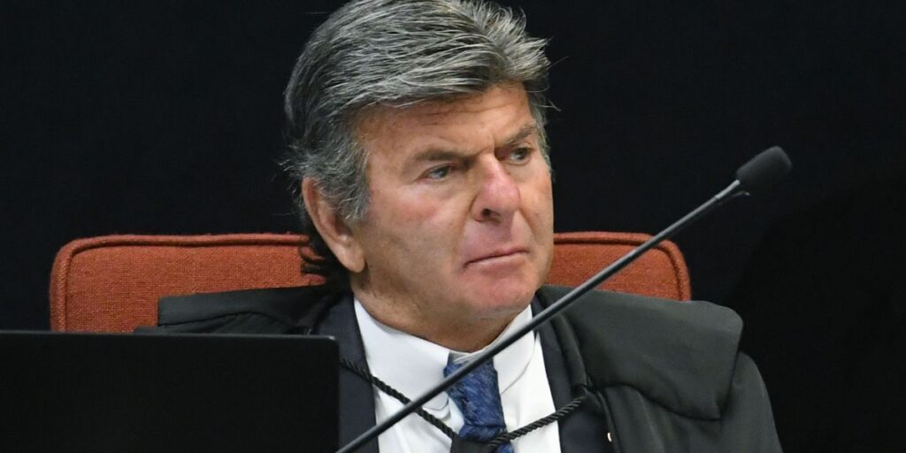 IR 2025: Fux vota a favor de limites na dedução em gastos com educação