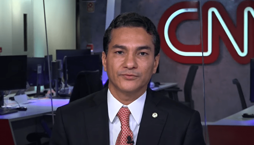 Ida de Eduardo Bolsonaro para os EUA é "inócua", diz Marcos Pereira à CNN