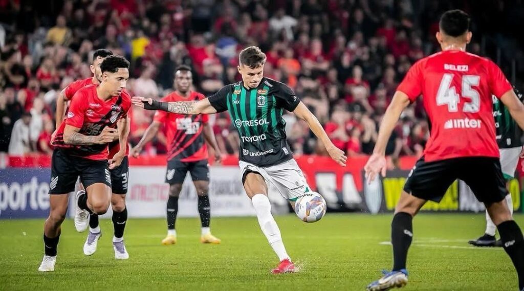 Athletico-PR leva três do Maringá em casa e é eliminado do Paranaense