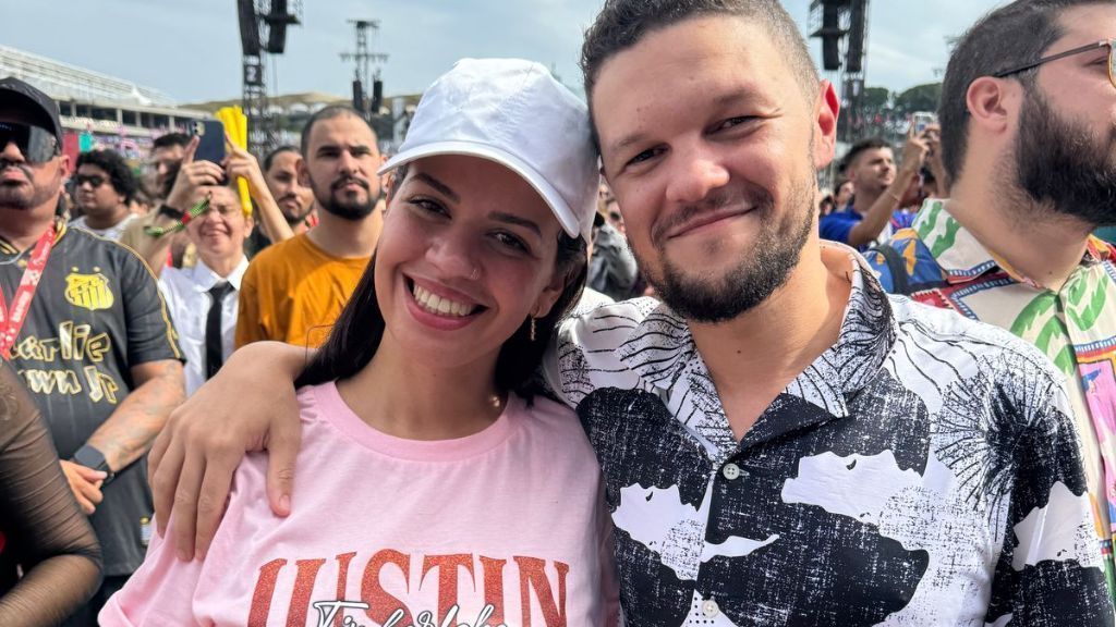 Show do amor? Justin Timberlake une casal apaixonado e fã de olho em crush