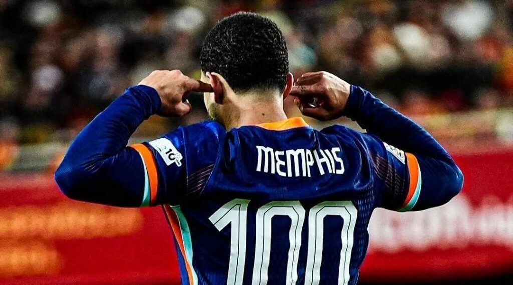 Memphis Depay recebe homenagem após completar 100 jogos pela Holanda; veja