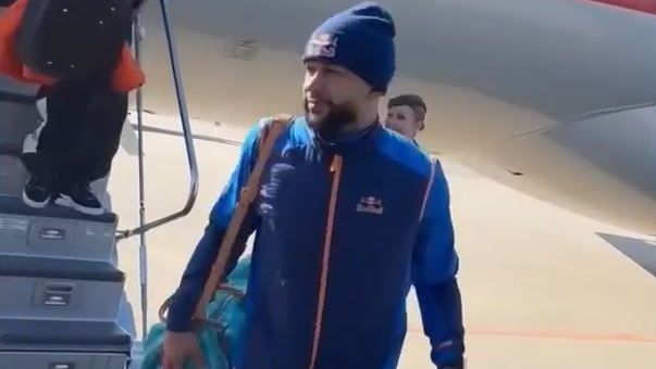 Após vitória no Dérbi, Memphis se apresenta à seleção da Holanda; veja