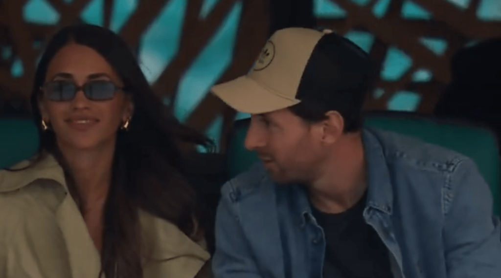 Messi assiste a vitória de Novak Djokovic sobre Dimitrov no Miami Open