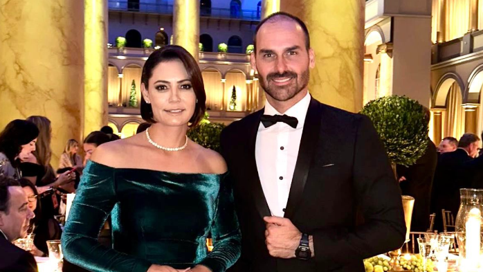 Michelle Bolsonaro publica homenagem a Eduardo: "Orgulho da família"