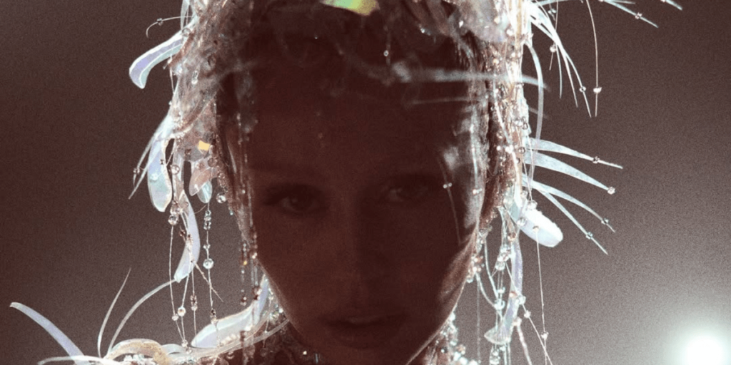 "Something Beautiful": Miley Cyrus divulga trailer de seu novo álbum; veja