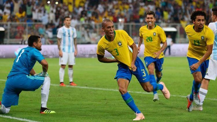Último Brasil x Argentina sem Messi teve gol de ex-São Paulo e troféu
