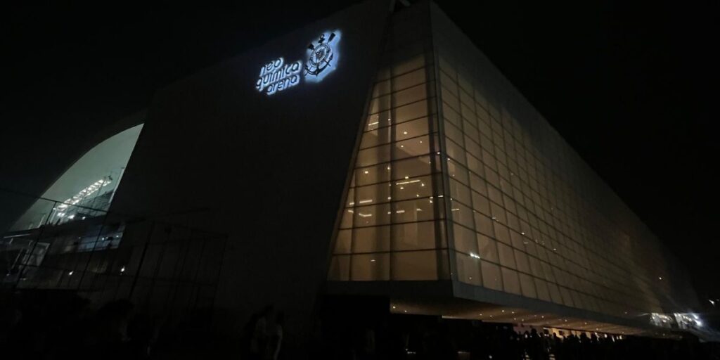 Novo recorde? Corinthians espera mais de 45 mil torcedores contra Barcelona