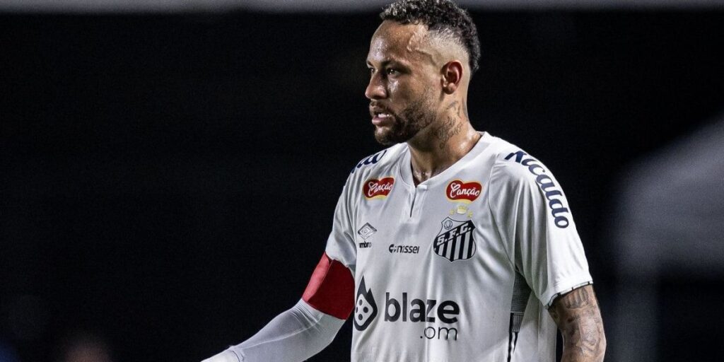 Neymar responde críticas de influenciador: "Fica quieto"