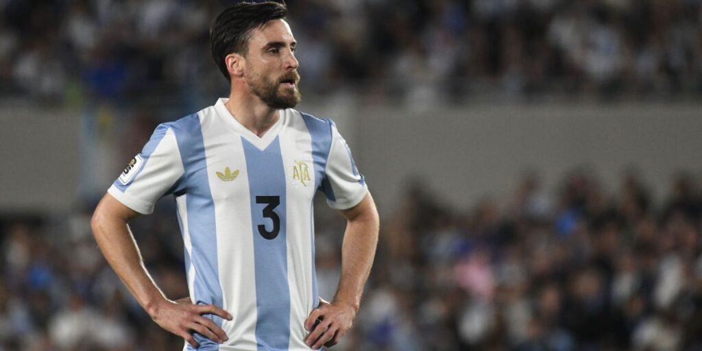 Lateral da Argentina analisa goleada em streaming e expõe falhas do Brasil