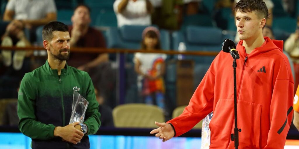 Djokovic diz que perder para o "protegido" Mensik alivia derrota em Miami