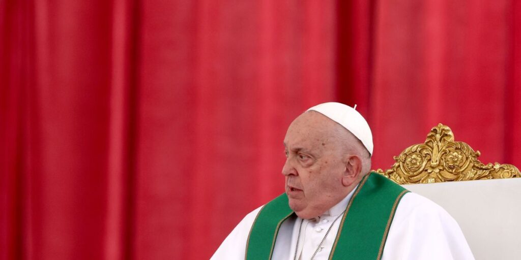 Papa Francisco teve noite tranquila e continua se recuperando, diz Vaticano