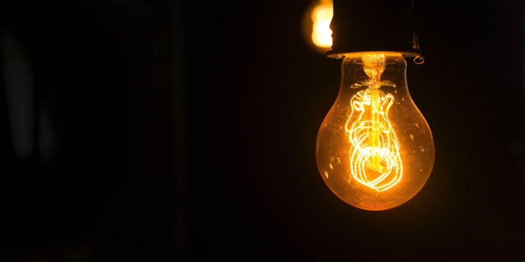 Aneel mantém bandeira verde na conta de luz em abril, sem cobrança extra