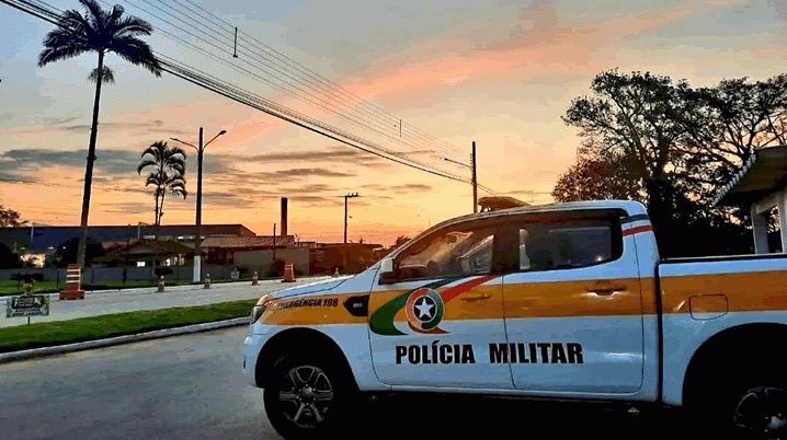 Homem é preso após dormir em cama de casa que havia invadido em SC