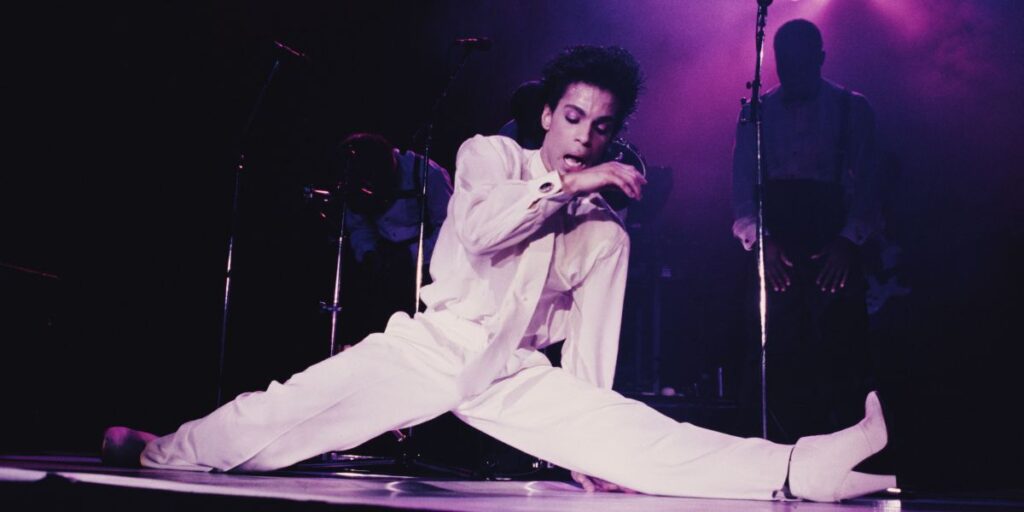 Por que os homens pararam de usar salto alto ao longo da história?