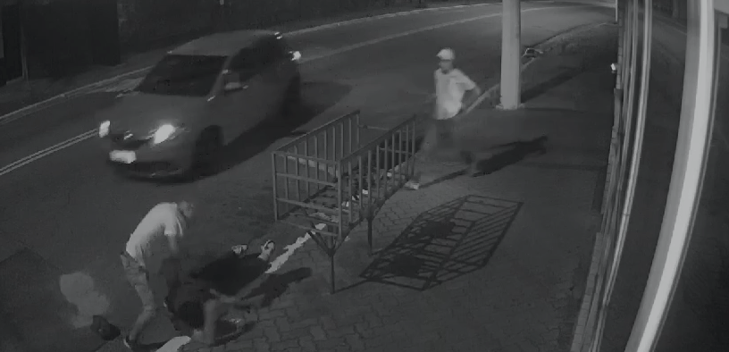 Publicitário é espancado por roubo em SP; polícia diz que ele é inocente