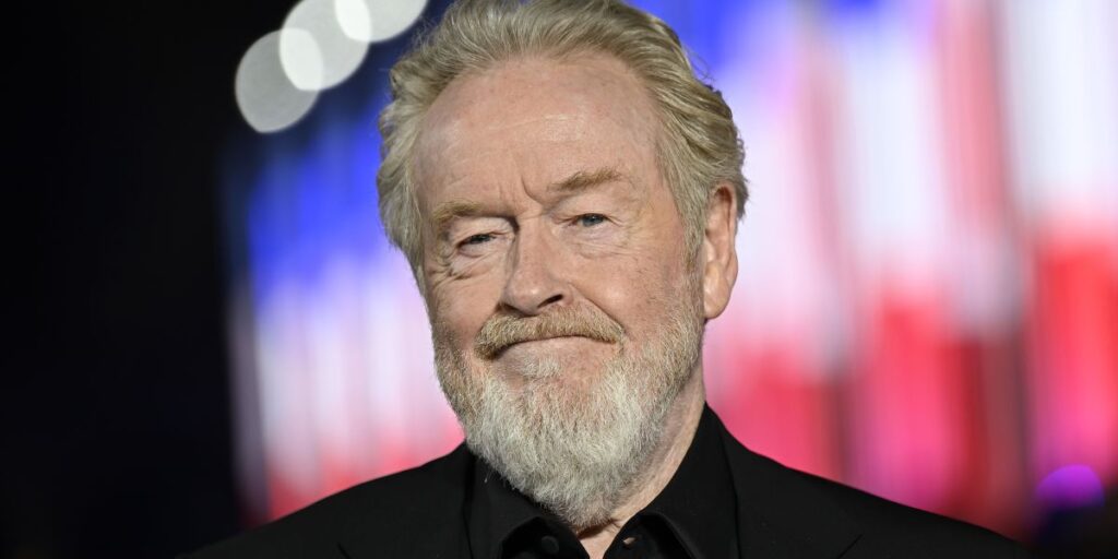 Wagner Moura relembra momento com Ridley Scott: "Trancados em uma sala"