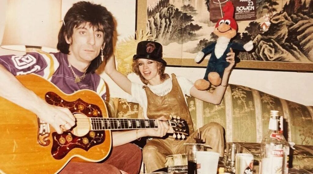 Ex-mulher de Ronnie Wood fala sobre supostas investidas de Mick Jagger