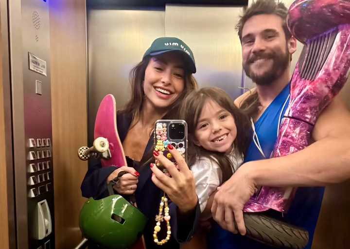 Nicolas Prattes se declara para Zoe, filha de Sabrina: “Minha parceirinha”