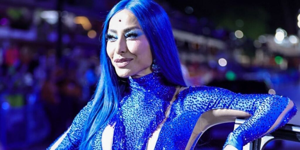 Sabrina Sato posa com cabelo azul em 1ª dia na Sapucaí; veja fotos