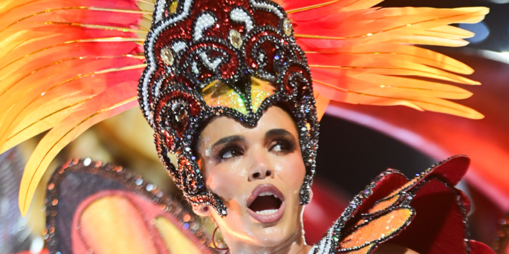 Com samba na ponta da língua, Sapucaí embala desfile do Salgueiro; assista