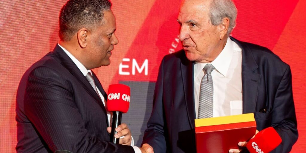 Menin é homenageado pela CNN Internacional em festa de 5 anos do canal