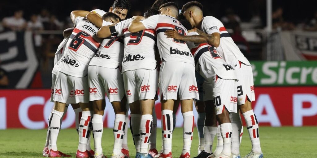 O que o São Paulo pensa sobre o gramado sintético do estádio do Palmeiras