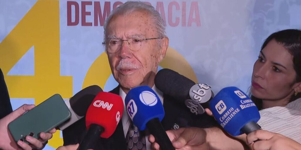 Sarney sobre denúncia de golpe: "Acontecimentos danosos"