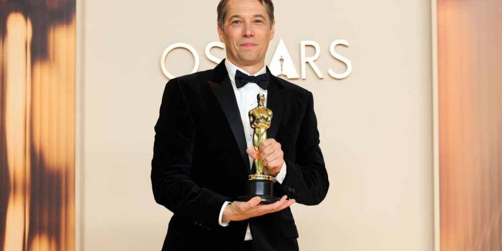Sean Baker vence Oscar de Melhor Diretor por "Anora"