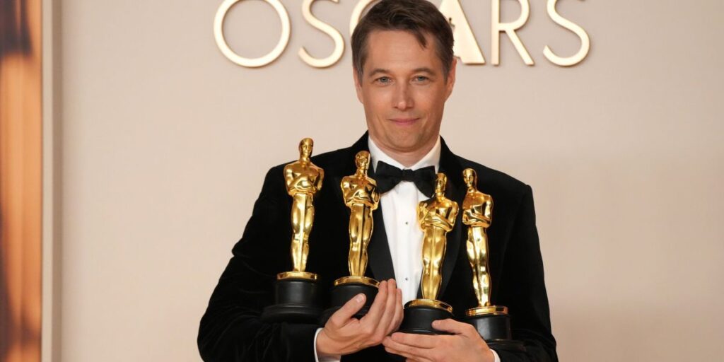 Oscar 2025: Sean Baker é a 1ª pessoa a ganhar 4 troféus pelo mesmo filme