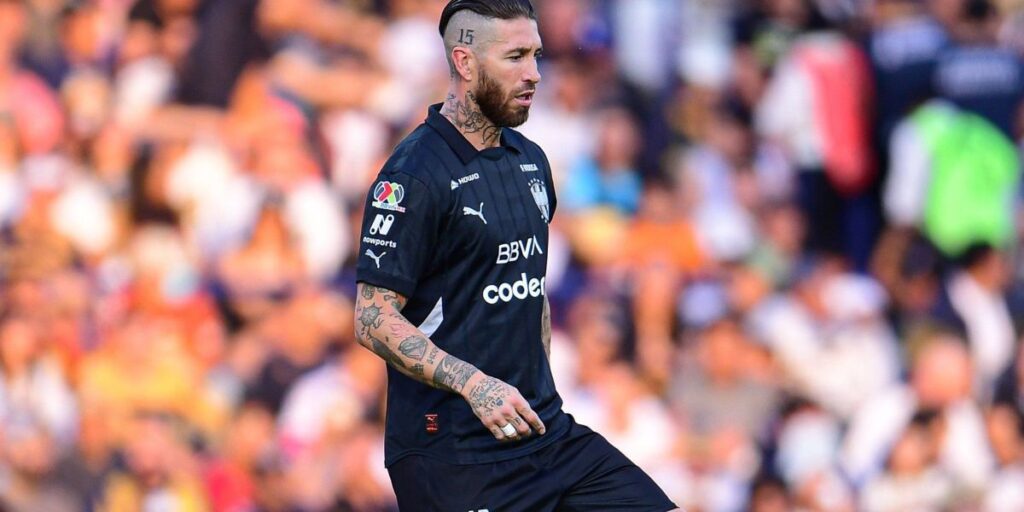 Sergio Ramos é expulso após agredir adversário com chute no México; veja
