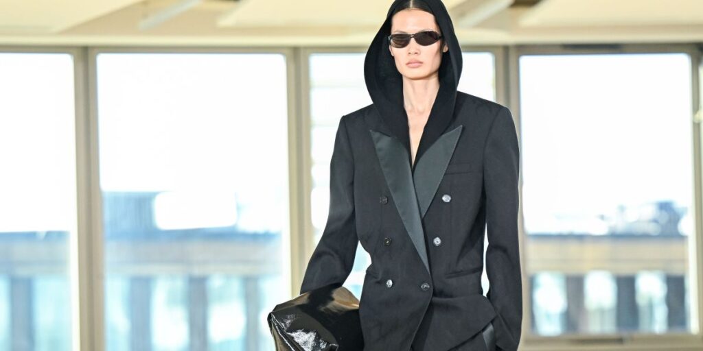 Conheça o office glam, estilo que predominou na Paris Fashion Week