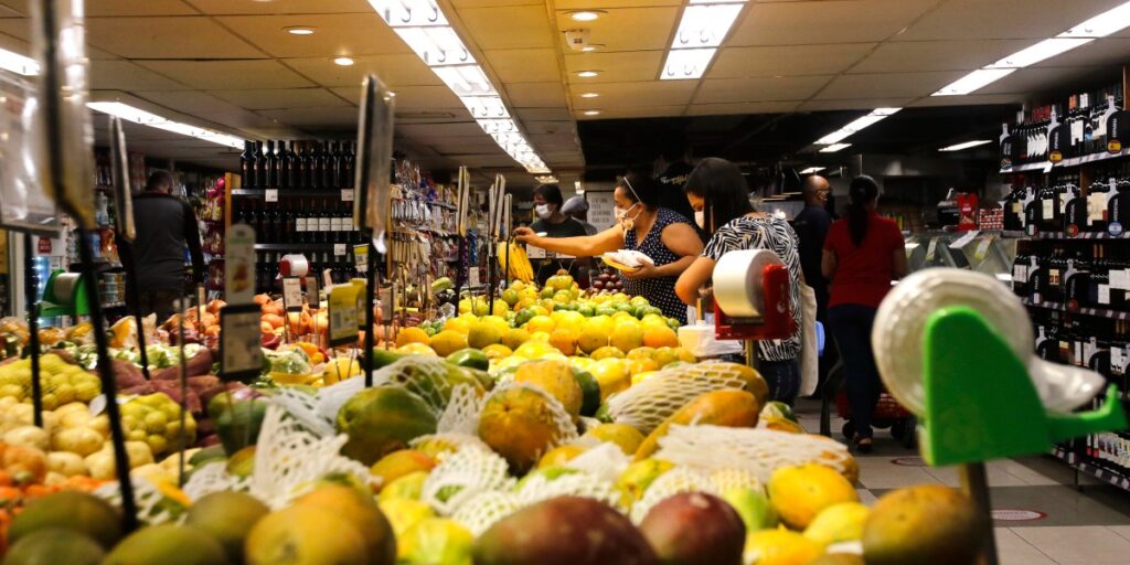 Preços globais dos alimentos subiram em fevereiro, diz FAO