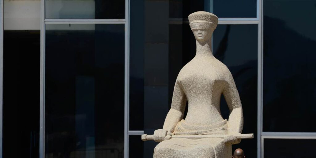 Brasil recua seis posições em ranking de democracia, aponta The Economist