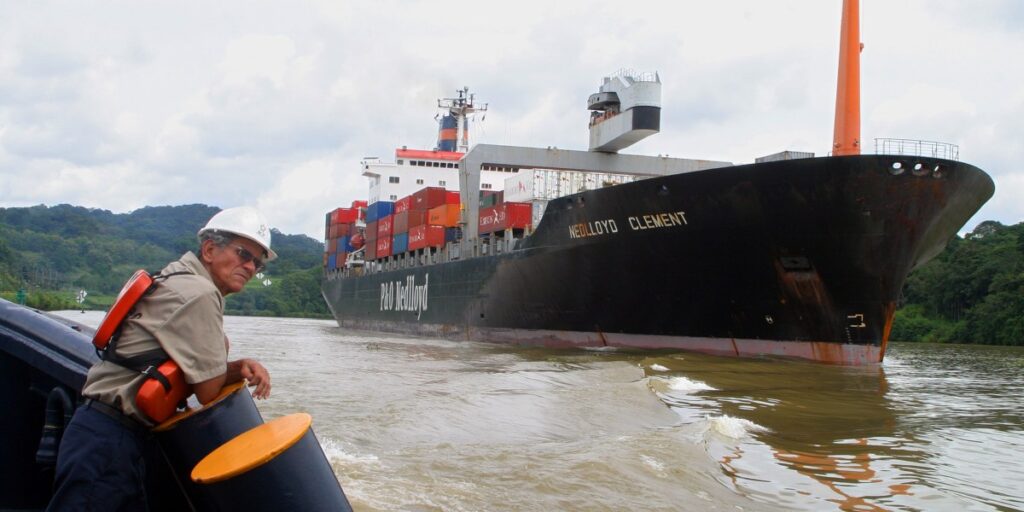 EUA: Trump pede "opções militares" para garantir acesso ao Canal do Panamá