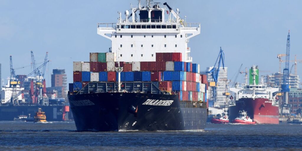 UE adia aplicação de tarifas sobre produtos dos EUA para meados de abril