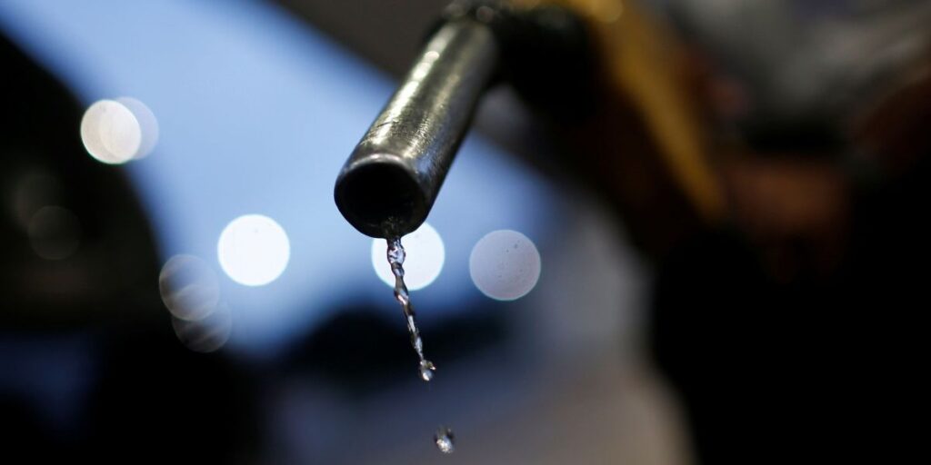 Entenda se mais etanol na gasolina pode reduzir preço do combustível