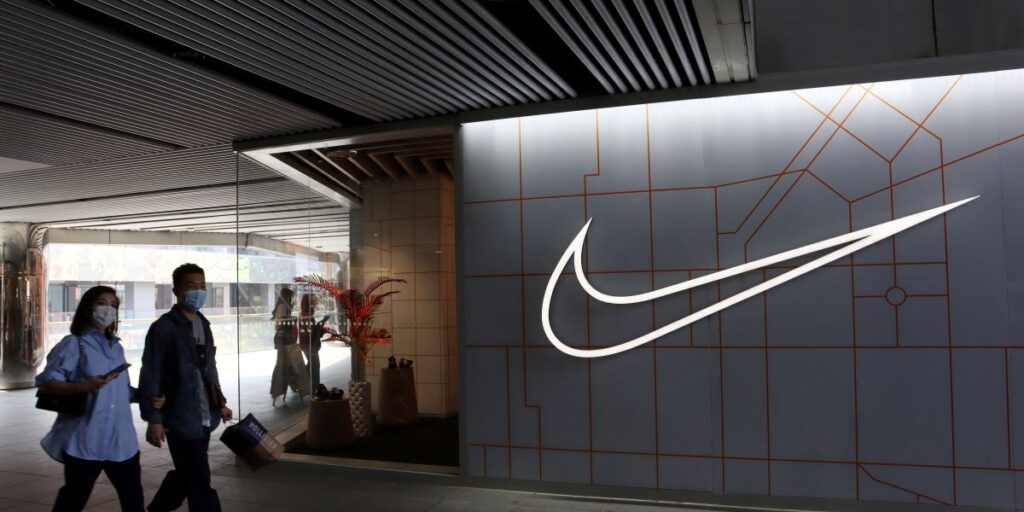 Ação da Nike recua a mínima em 5 anos com previsão de queda nas vendas