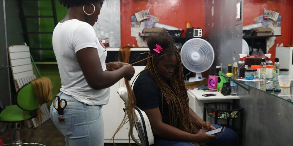 Confiança de serviços no Brasil sobe em março após meses de quedas, diz FGV